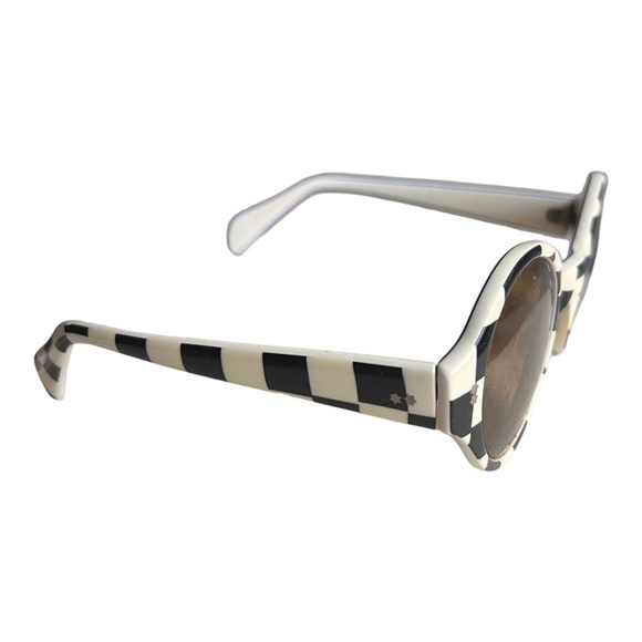 Retro Sunglasses - Picture 4 of 5